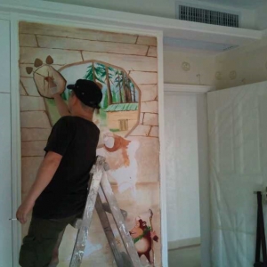2013年8月龙华蒙莱水榭春天于先生家儿童房手绘墙壁画：《熊出未！》